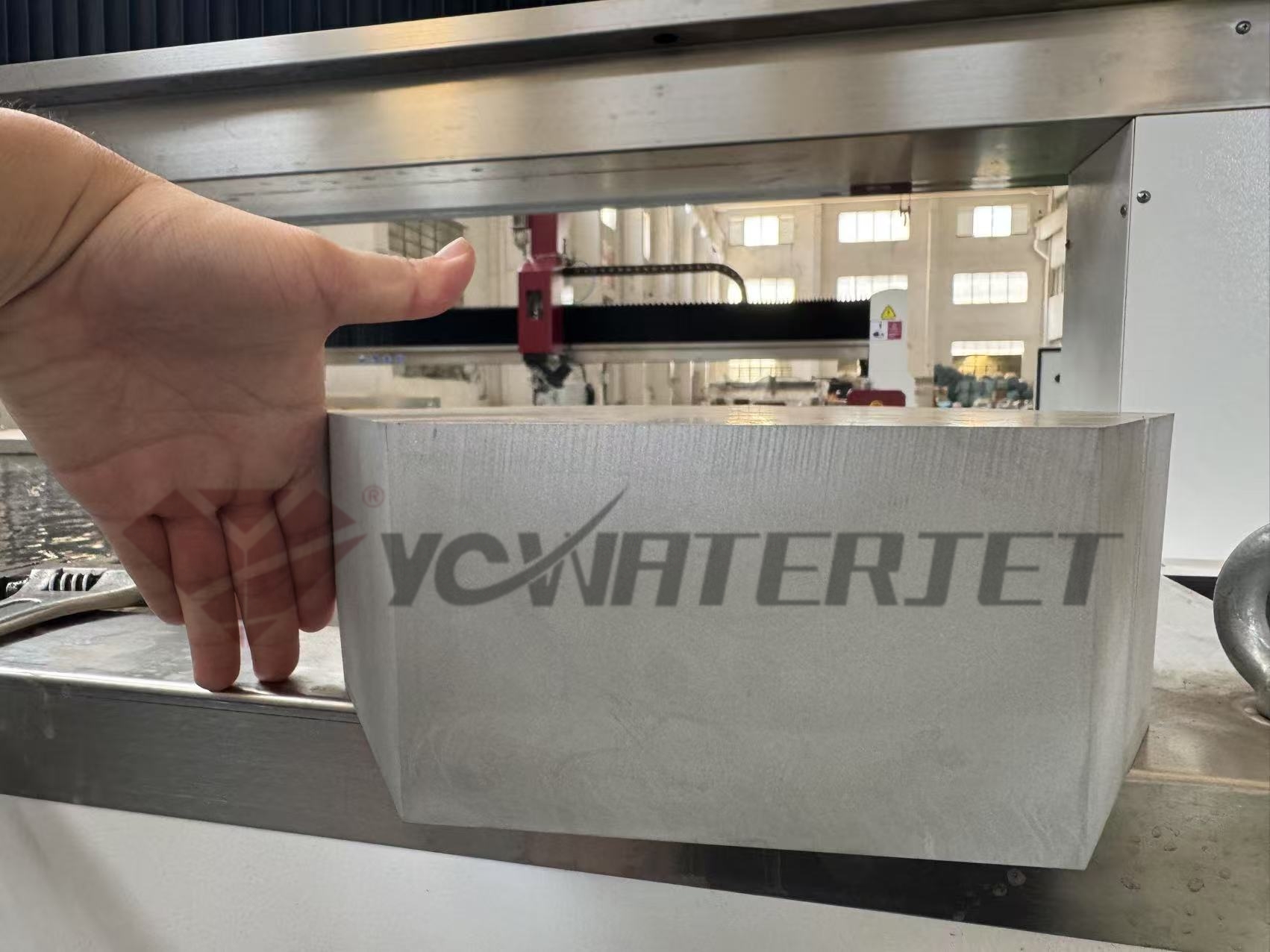 Large aluminum block cutting sample1 Grand échantillon de coupe de blocs en aluminium1