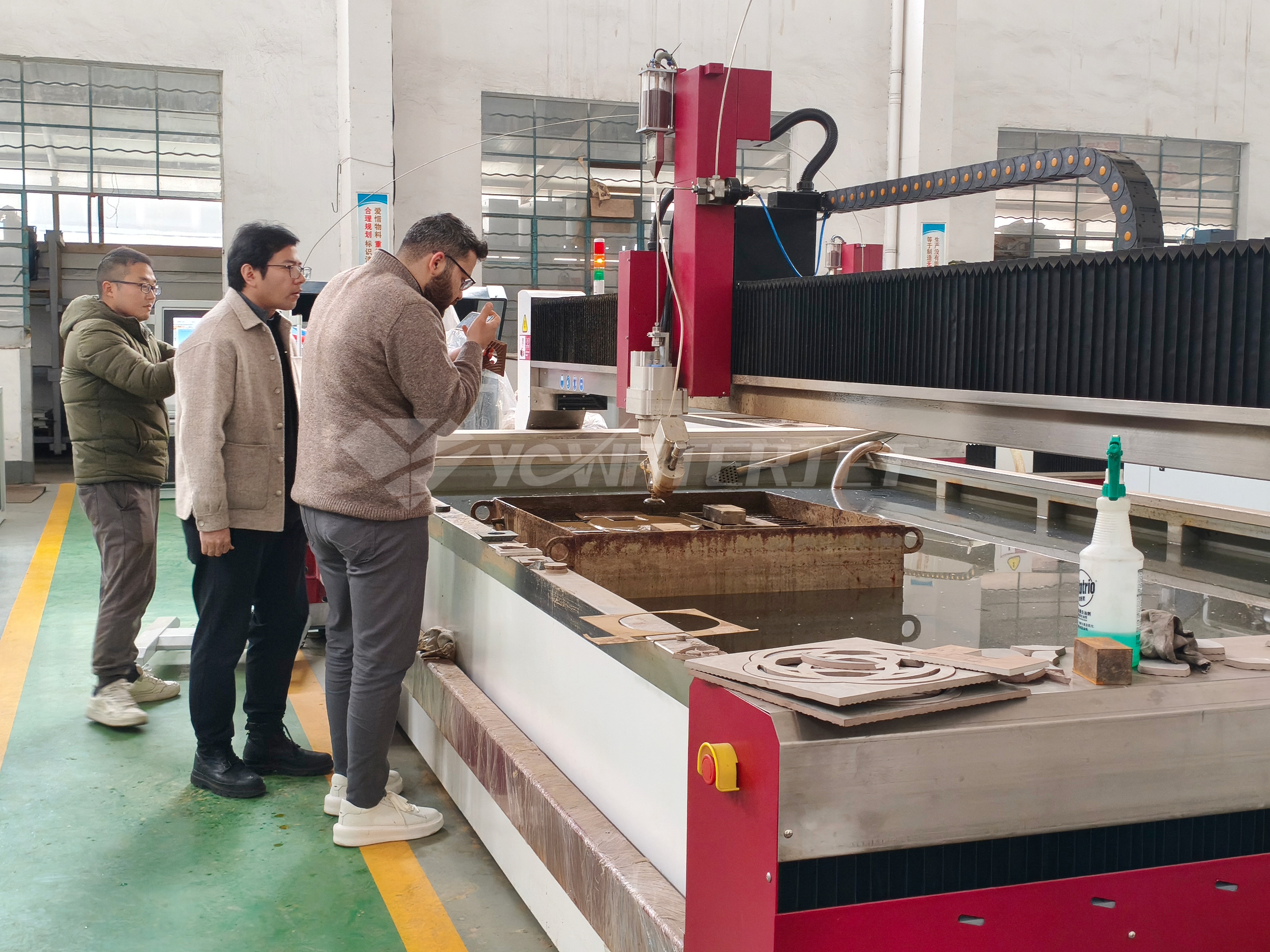 Un client turc filme le processus de d&eacute;coupe