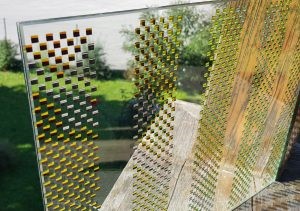 Application de la machine à découper à jet d'eau dans l'industrie du verre