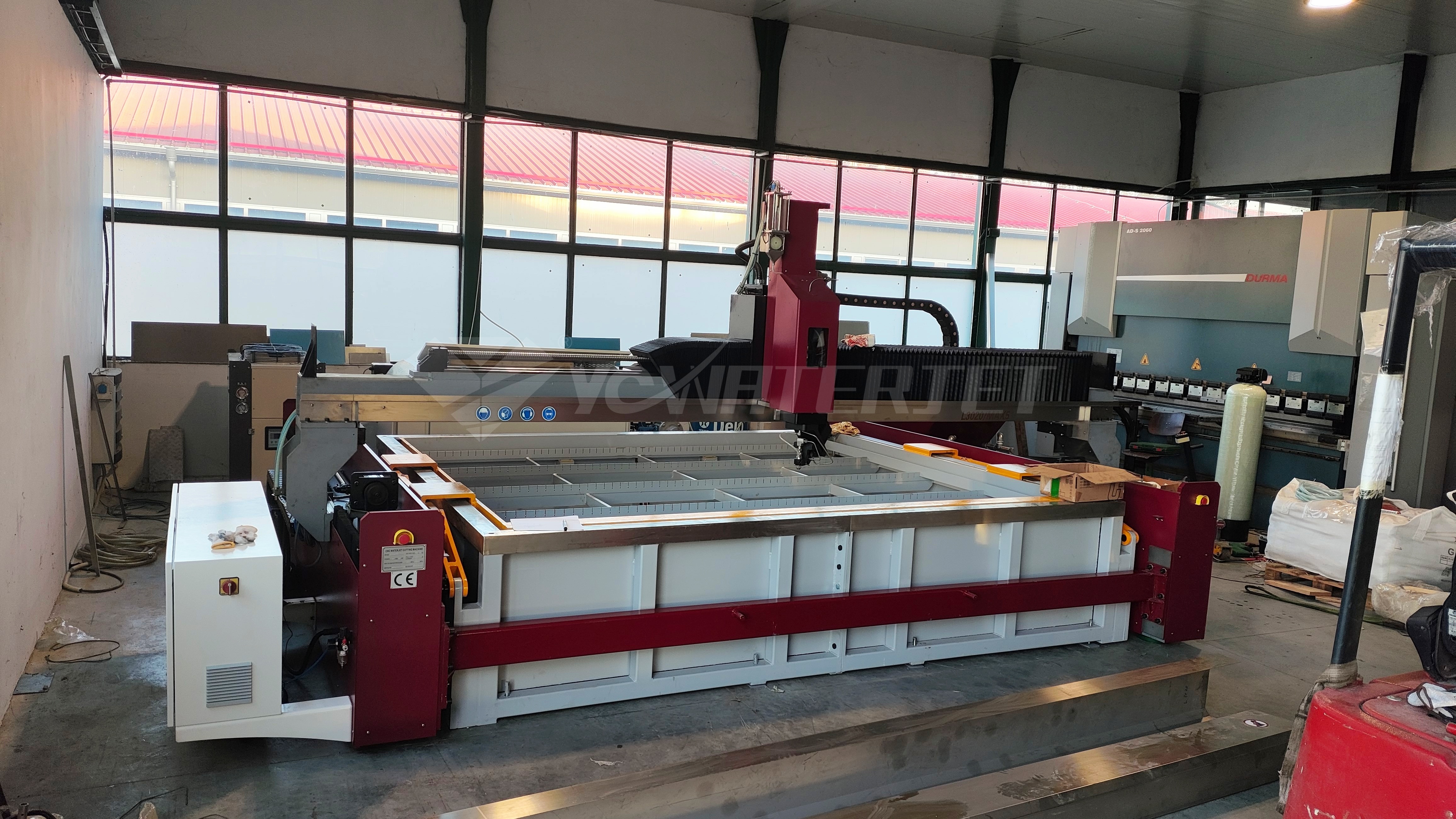 Table de d&eacute;coupe &agrave; jet d'eau 