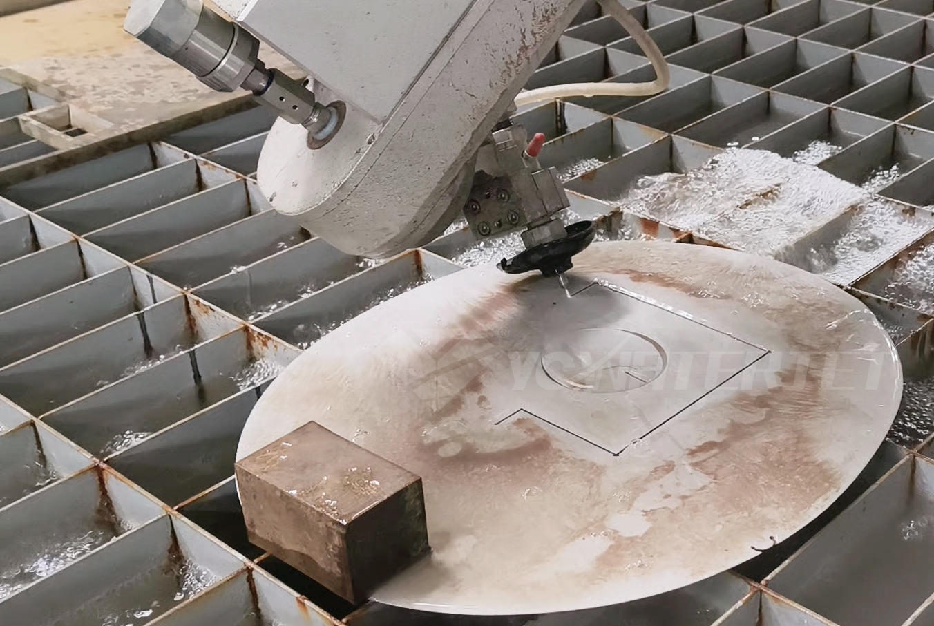 D&eacute;coupe au jet d'eau 5 axes