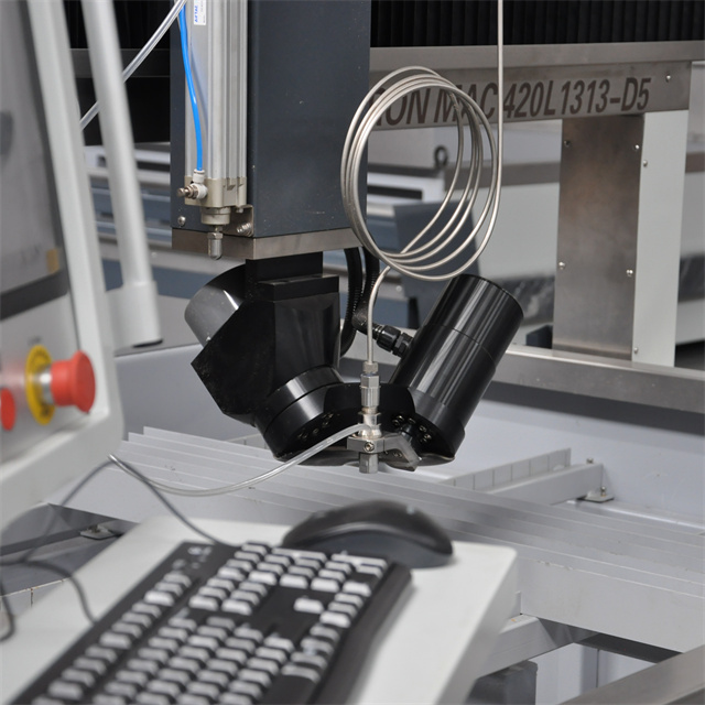 Machine de découpe de carreaux, de céramique et de granit à jet d'eau CNC avec compensation à 5 axes