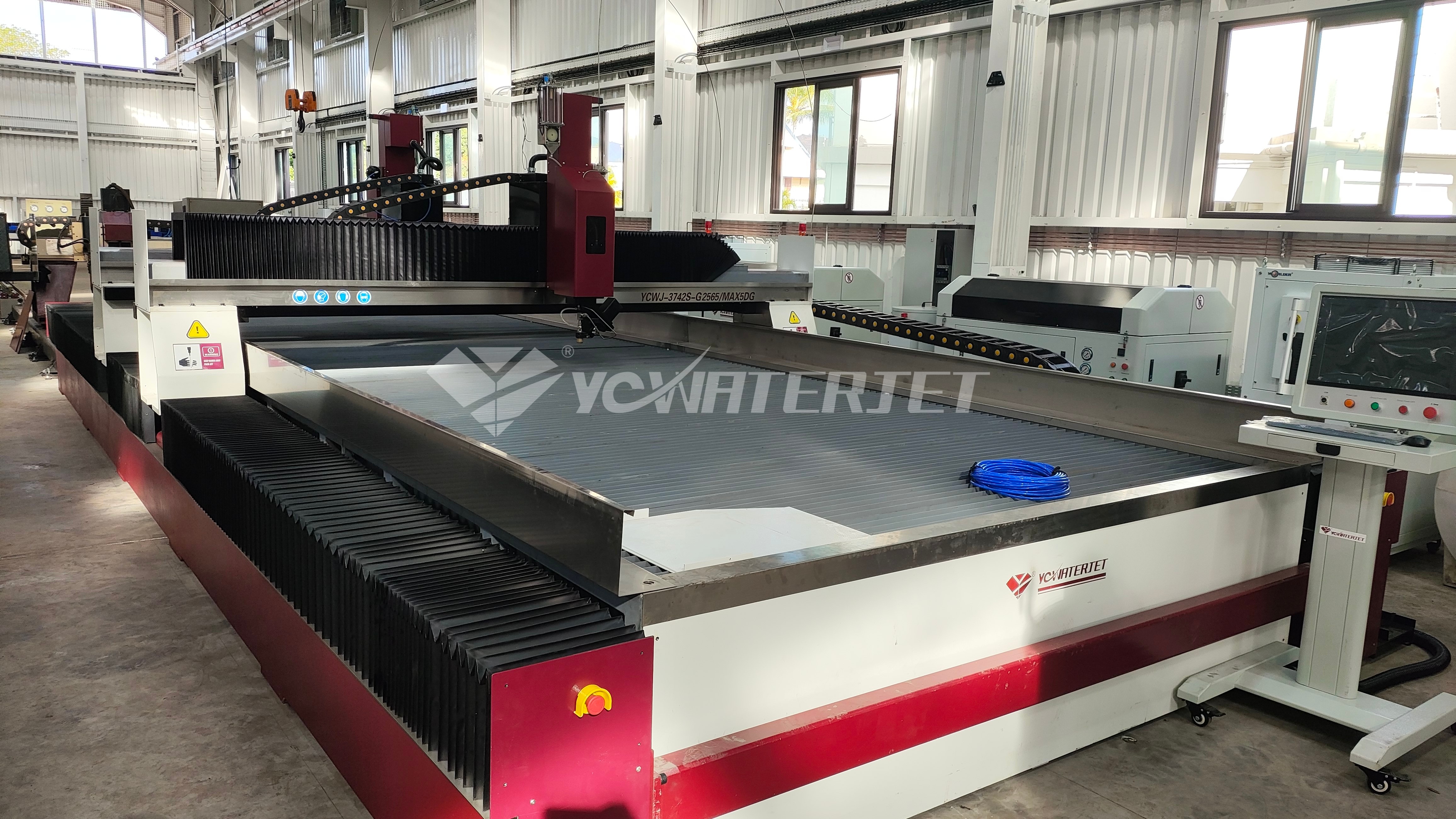 jet d'eau &agrave; 5 axes avec syst&egrave;me &agrave; double portique1